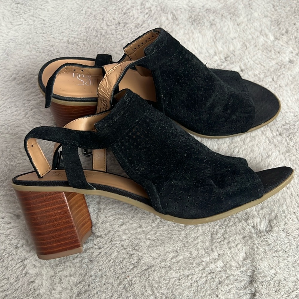 Franco Sarto black semis Sandals with little hols 👡 size 10 wooden heel